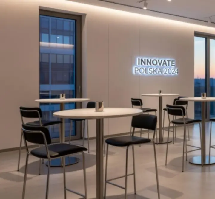 Nowoczesna przestrzeń wydarzenia firmowego przygotowana na spotkanie biznesowe.